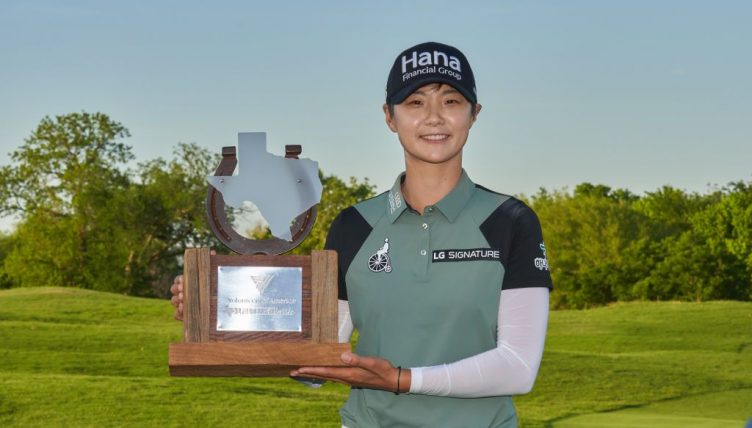 Korean Park Sung-hyun wins weather-shortened LPGA tournament Korean Park Sung-hyun wins weather-shortened LPGA tournament