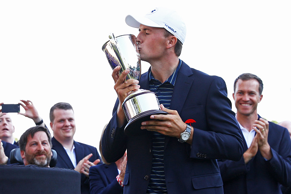 Jordan Spieth kisses trophy