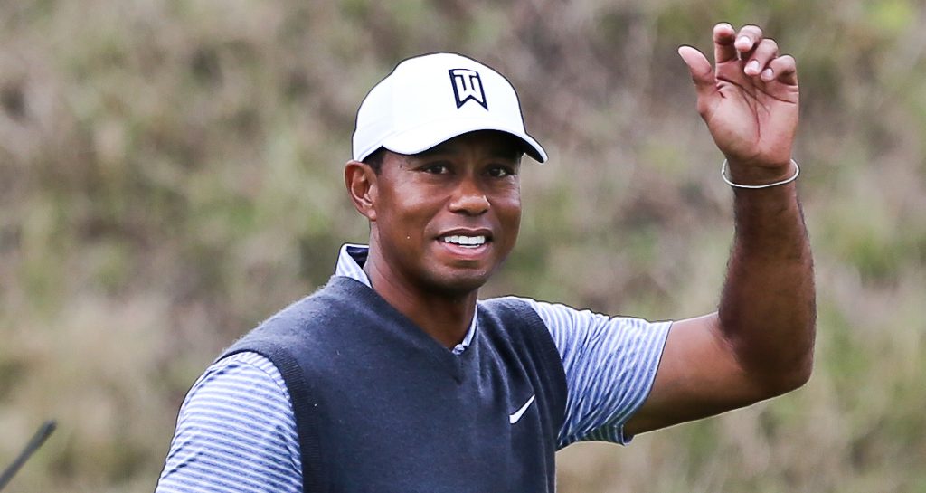 Tiger Woods salutes crowd