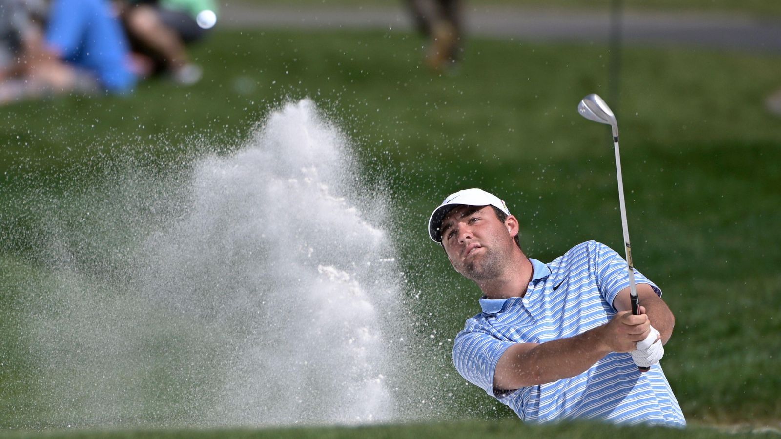 Scottie Scheffler hits a bunker shot on the PGA Tour in his winless rookie season.